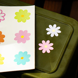 9 Dainty Daisy - Decorative Sticker